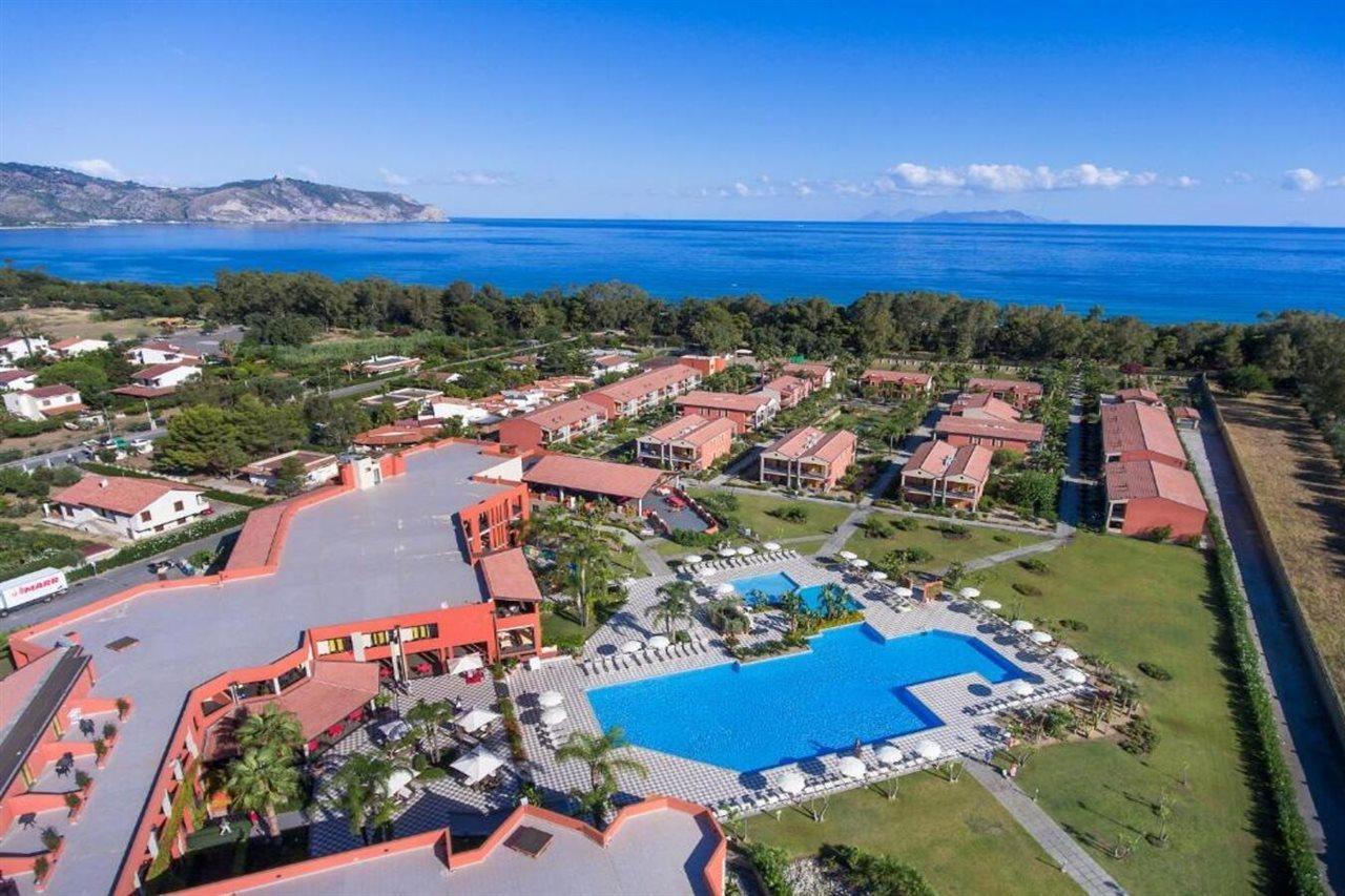 Voi Baia Di Tindari Resort Фурнари Экстерьер фото