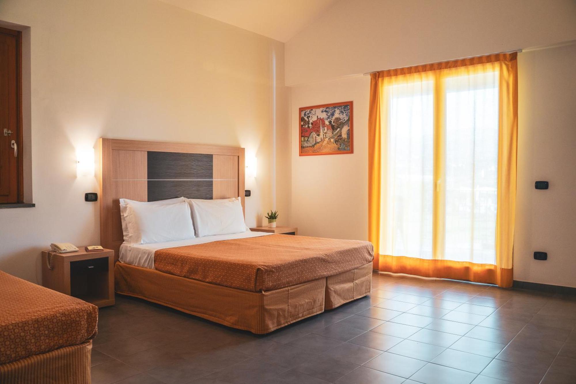 Voi Baia Di Tindari Resort Фурнари Экстерьер фото