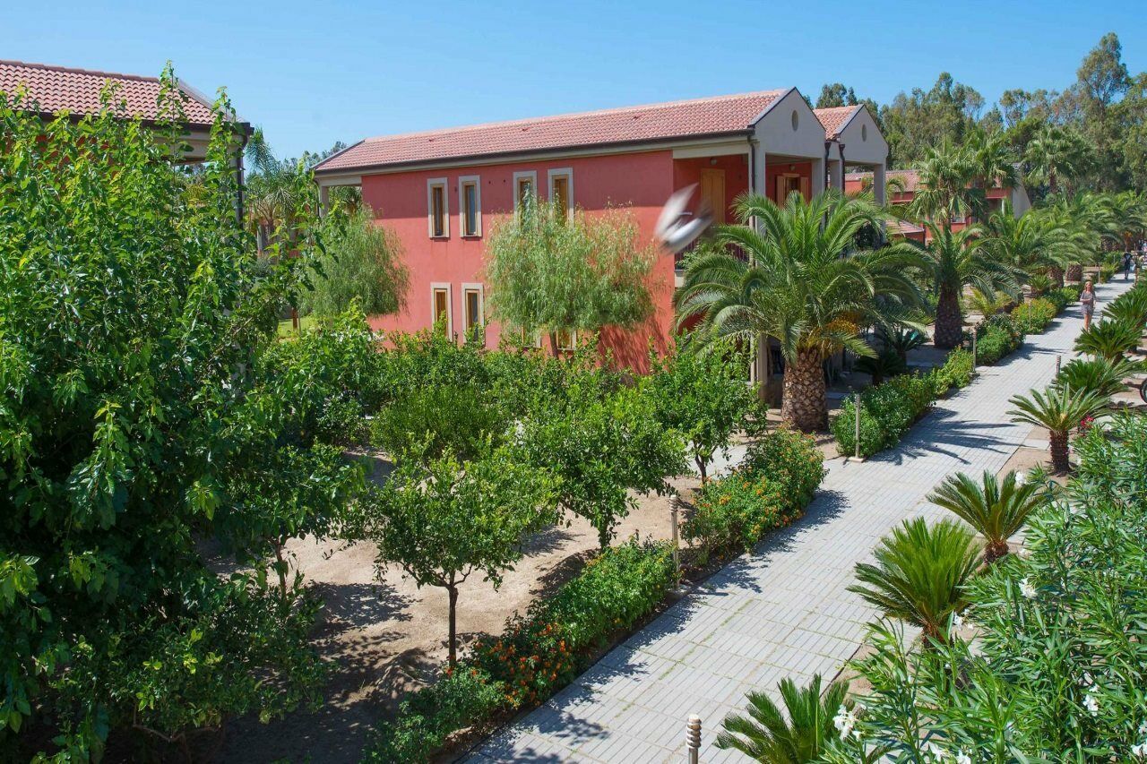 Voi Baia Di Tindari Resort Фурнари Экстерьер фото